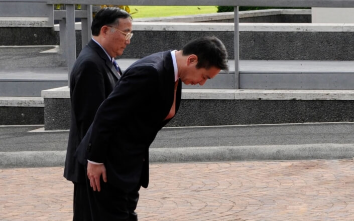 Bowing in Japan Bowing in Japan